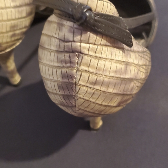 Used Banana Republic snakeskin heels - Picture 3 of 6